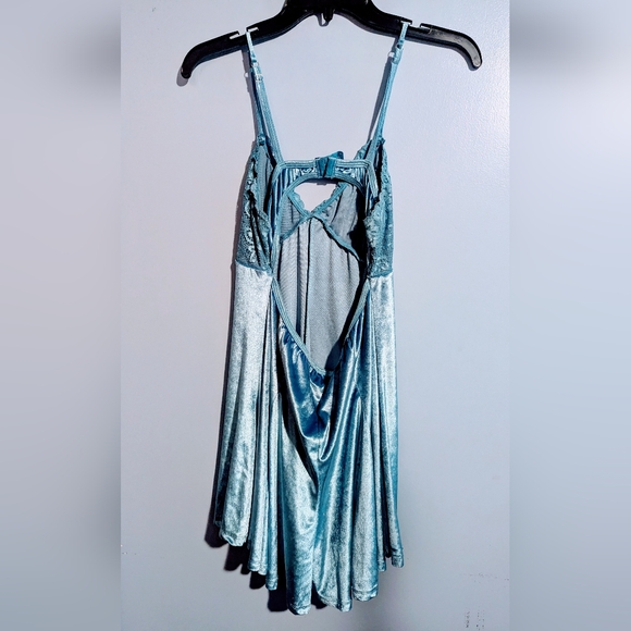 dELiA*s Blue Velvet Chemise with Lace Detail - Picture 3 of 3